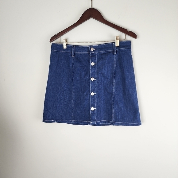 Celebrity Pink Women’s Denim Button Front Mini Skirt Size 30 - Picture 2 of 5